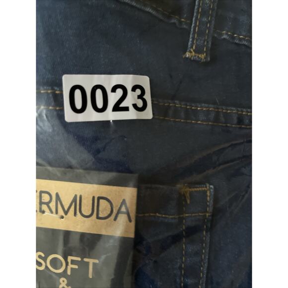 Diverso Women Bermuda Denim Shorts Size 14W Soft & Stretchy Distressed Blue NWT - Picture 14 of 14